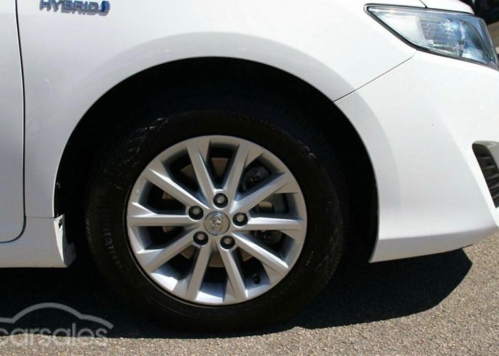 Toyota Camry Hybrid 2012 rental Brisbane - white Camry Hybrid wheel & hybrid badge close-up, Shalaby Group Mocars